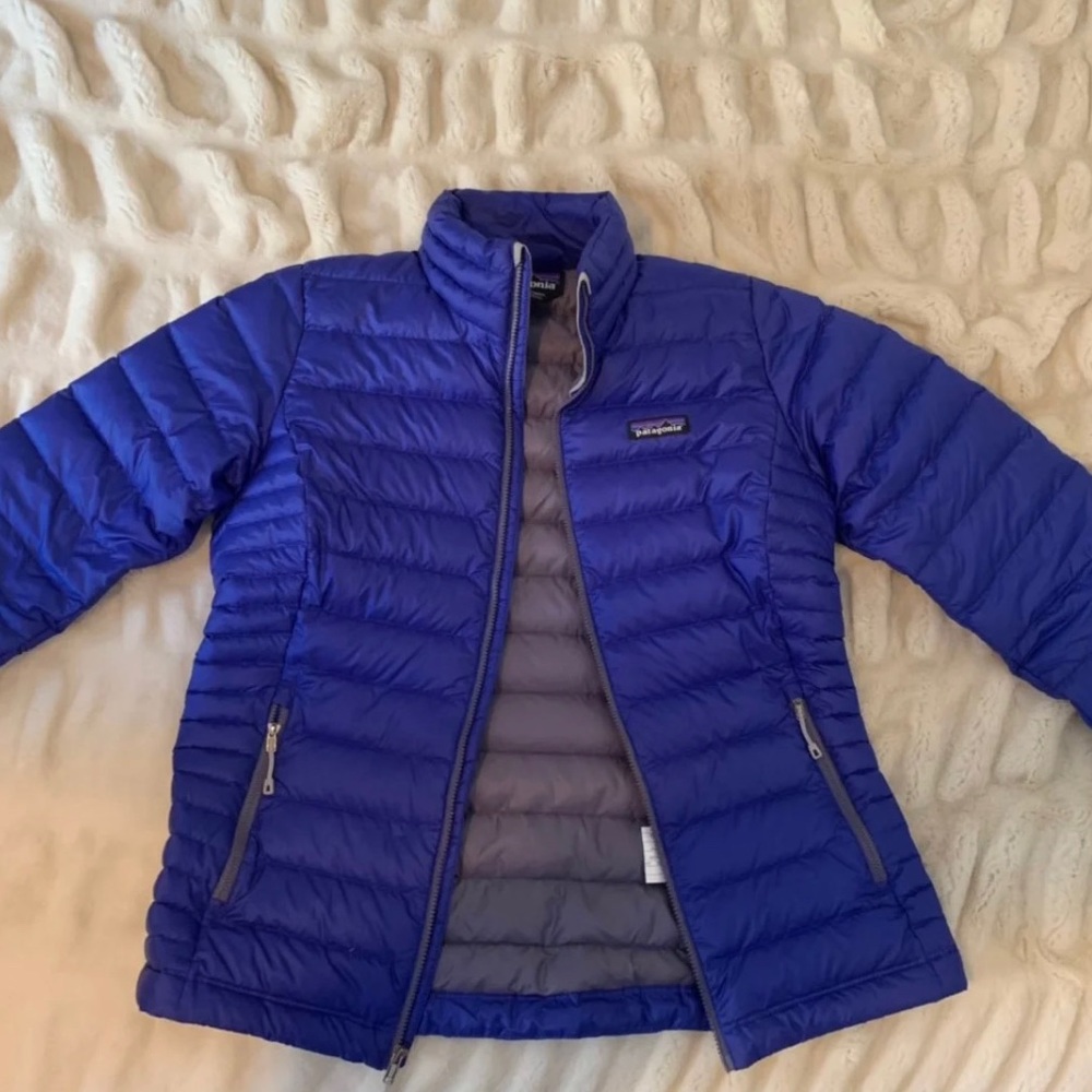 NWOT medium women’s blue patagonia down sweater